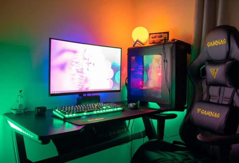 un bureau de gamer