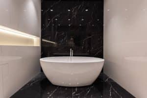 une belle baignoire dans une magnifique salle de bain