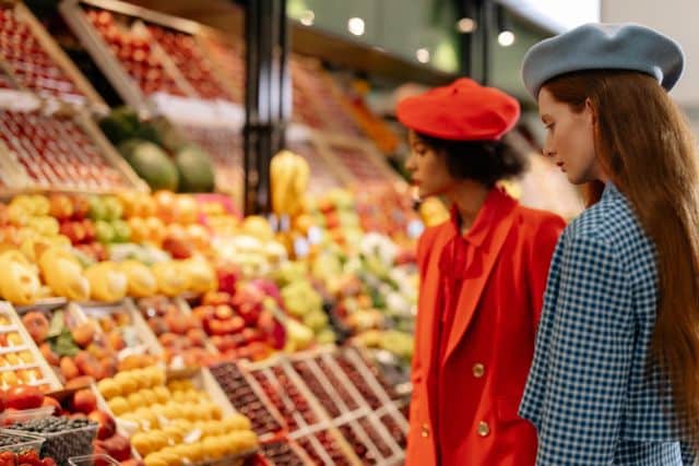 2 femmes qui font les courses
